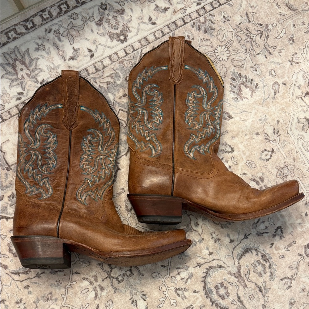 Classic Brown Leather Western Boots with Blue Embroidery